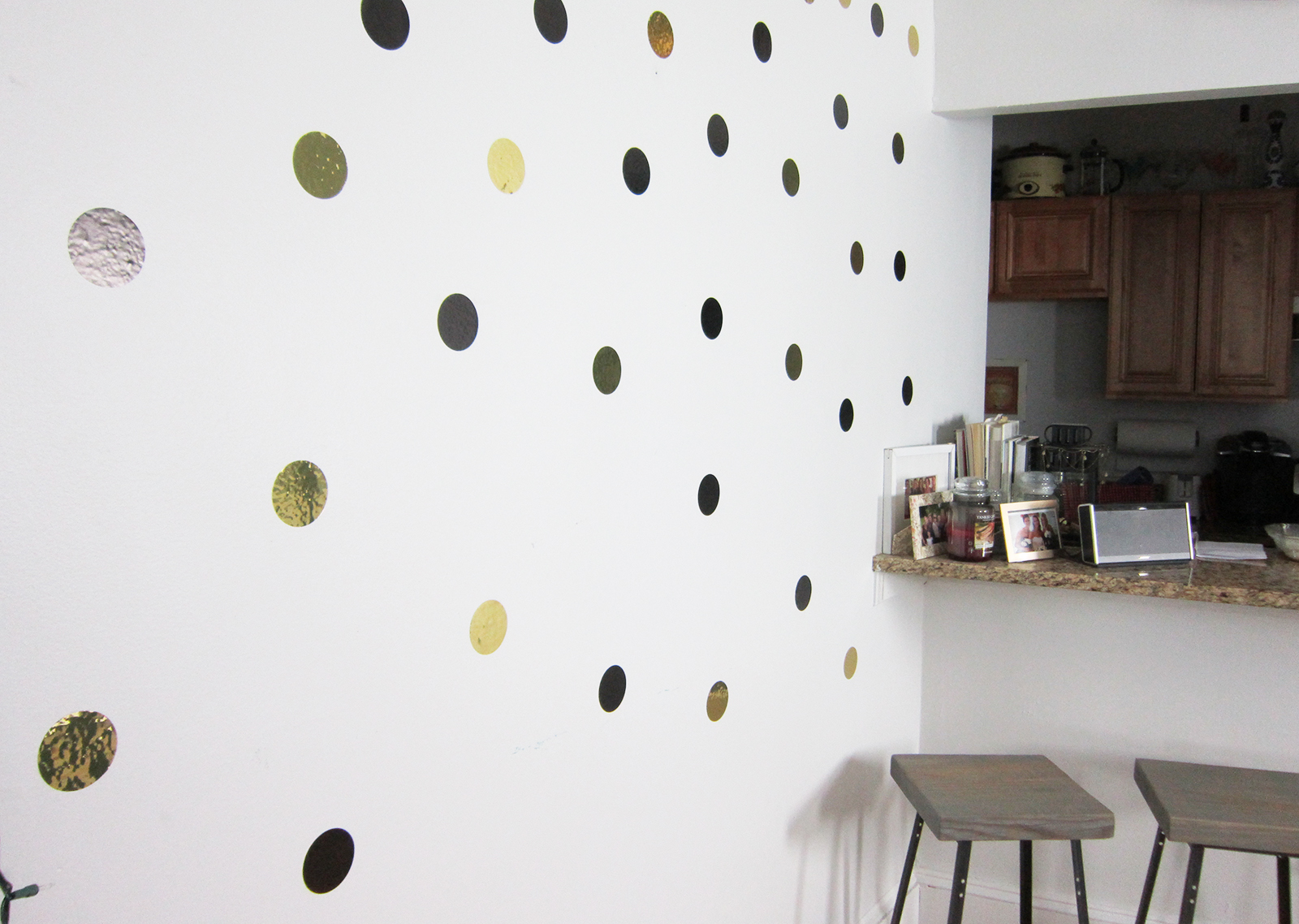 wallpops confetti dots